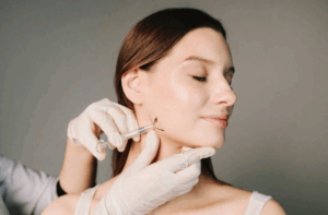 filler behandeling met hyaluronzuur tegen huidverslapping en volumetekort bij Mommy's Skincare in Amsterdam