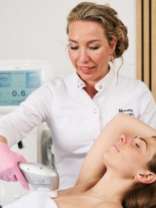 Borstlift behandeling Foto borstlift zonder operatie