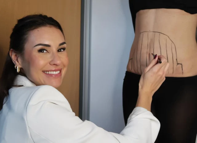 Annabel is een striae behandeling aan het voorbereiden ✍️

Mommy Skincare Clinic heeft een volledig eigen en uniek protocol ontwikkeld waarbij alle zichtbare en onzichtbare effecten van striae worden behandeld.

Ben je hier benieuwd naar? Plan dan een vrijblijvend consult in:

☎️ 020-2101835
📩 info@mommyskincareclinic.nl
⌨️ mommyskincareclinic.nl
📍 Emmy Andriessestraat 504, Amsterdam

#mommy #hifu #stretchmark #stretchmarks #ultraformer #ultraformer3 #ultraformeriii #skin #skintherapist #amsterdam #amsterdamijburg #clinic #antiage #treatment